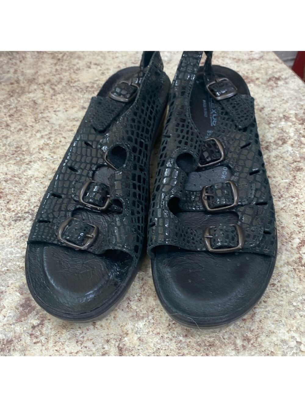 Spring Step Flexus black patent leather flat strappy sandal shoes